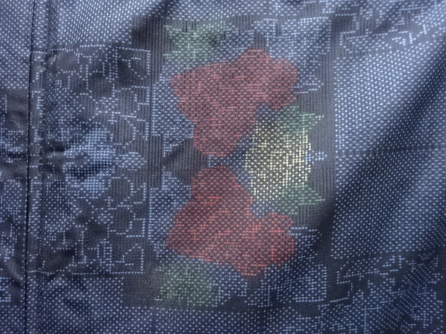 アンティーク　色紙に花模様織り出し本場泥大島紬着物(5マルキ)